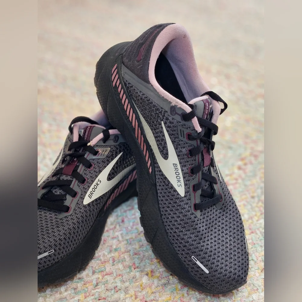 Brooks Women's Running Shoes - Black and Pink